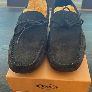 Tods size 8.5 chocolate brown suede loafer